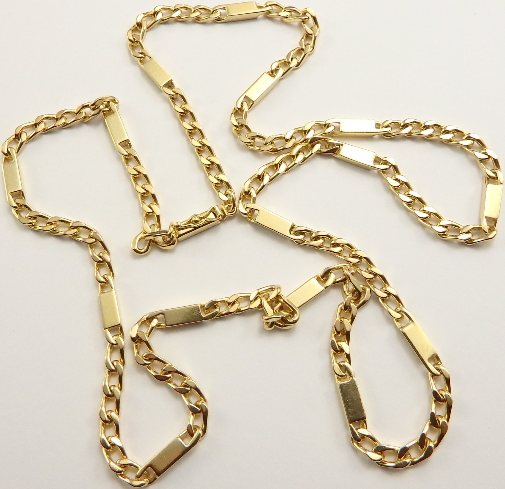 Heavy 9 carat solid gold 29 inch long yellow gold neck chain weighs 43. ...